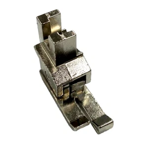Compensating Right Foot 1/32" Univ. Low Shank for Most Low Shank Sew. Machine - Foto 1 di 5