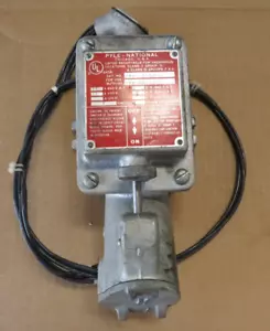 Pyle National Hazardous Location Receptacle YXA-13032-G, 460v, 250v, PXD Plug - Picture 1 of 7