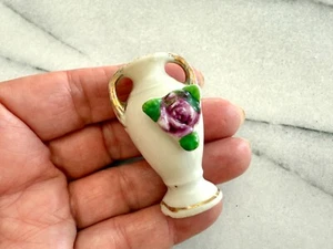 Vintage Japan Miniatur Porzellan Vase 3D Rose 1,75" hoch - Bild 1 von 5