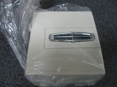 NEW GENUINE MOTORCRAFT JACK PLUG COVER FOR 10-16 LINCOLN MKS (PN SW-6754) - Imagem 1 de 3