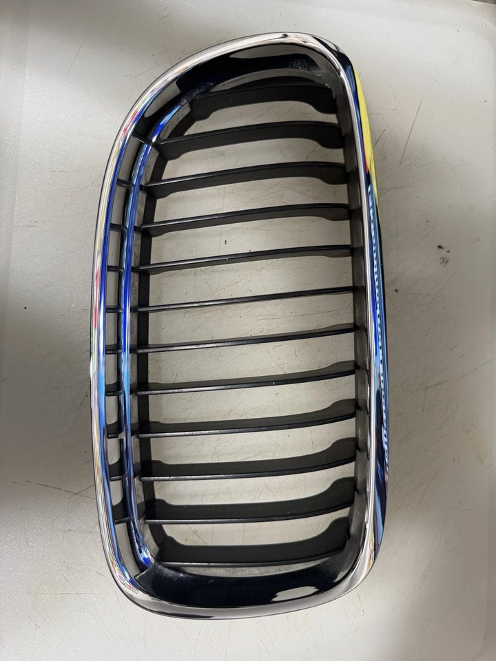 2009-2012 BMW 328I E90 OEM ПЕРЕДНЯЯ ПРАВАЯ ПАССАЖИРСКАЯ БОКОВАЯ РЕШЕТКА РАДИАТОРА 10 11 Б/У - Изображение 1 из 4