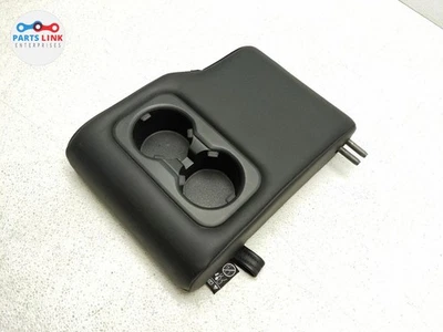 INFINITI QX60 2022-23 TRASERO SEGUNDA FILA REPOSABRAZOS PORTAVASOS BEBIDA REPOSABRAZOS TAPA ÉBANO Foto 1 de 4