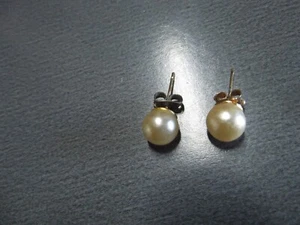 1 par de aretes antiguos de 0,05" con aspecto de perlas amarillas blanquecinas - Imagen 1 de 9