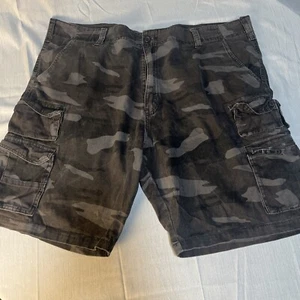 OP Camouflage Cago Shorts Mens 46 Color Green & Gray Multi Pocket Outdoors - Picture 1 of 11