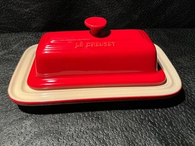 Le creuset  Red Stoneware  Butter Dish 14-36 - Image 1 of 4