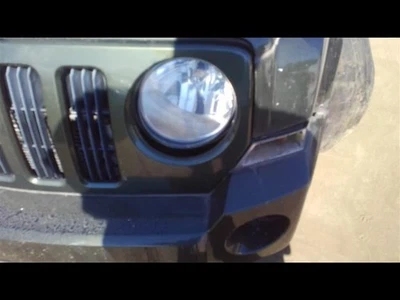 Driver Left Headlight Halogen Headlamp 2007 08 09 10 11 12 13-2017 Jeep Patriot - Image 1 of 4