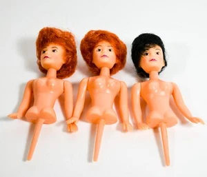 3 Wilton-1977 Mini Doll Pick Cake Decoration 4 1/2"High 2 Red/1 Brunette - Bild 1 von 2