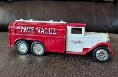 ERTL True Value 1930 Diamond T 2 1/2 Ton Truck Bank 7.5" - Red & White - Image 1 of 4