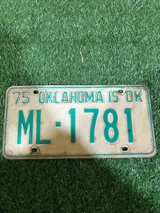 1975 Oklahoma License Plate ML-1781 White Green Man Cave Collector Pub Garage - Picture 1 of 3