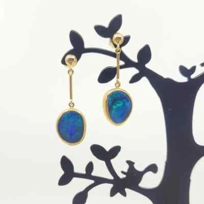 Pendiente colgante de oro macizo de 14k con ópalo doblete natural australiano de forma libre Foto 1 de 4