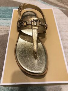NIB $110 MICHAEL KORS Charlton Pale Gold Metallic Leather Sandal Sz 7M
