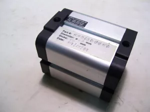 NUOVO CILINDRO PNEUMATICO KFM/INVECTA 1561.63.50 63MM FORO X CORSA 50MM P3293 - Foto 1 di 5