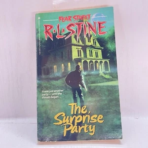 The Surprise Party by R. L. Stine. 1st Printing 1989. Fear Street teen horror - Picture 1 of 7