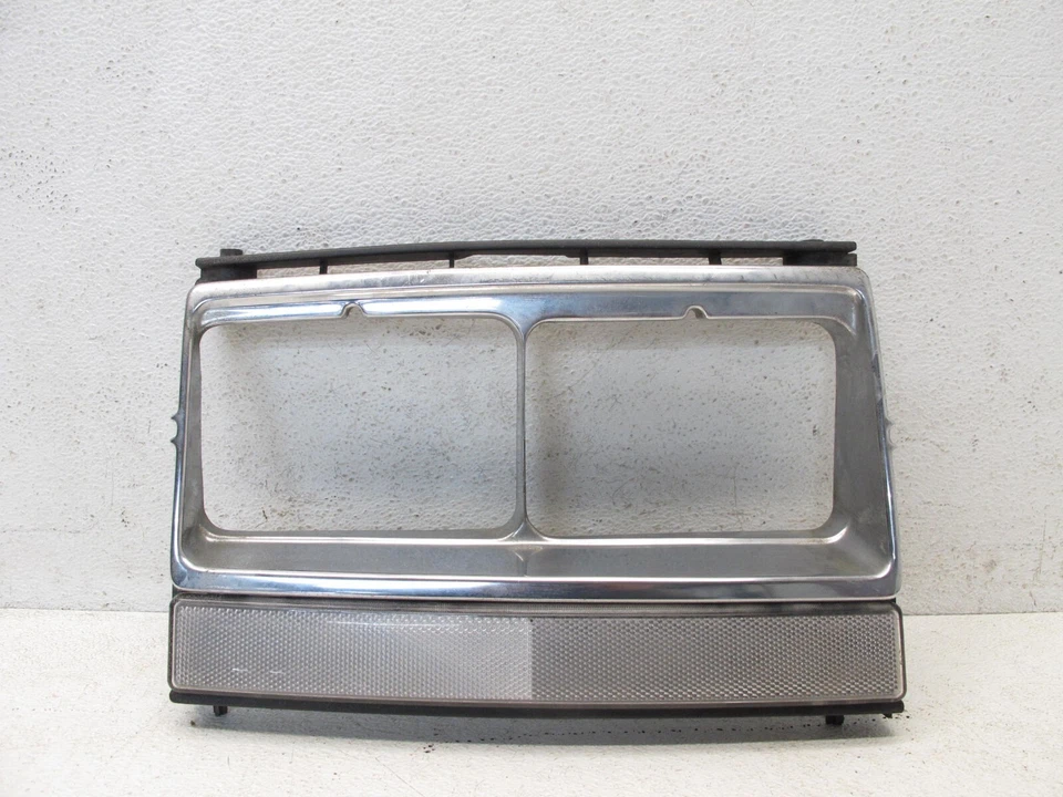 Volvo 262C 1981-1985 bisel de faros pasajero derecho lámpara cubierta de luz #94 Foto 1 de 4