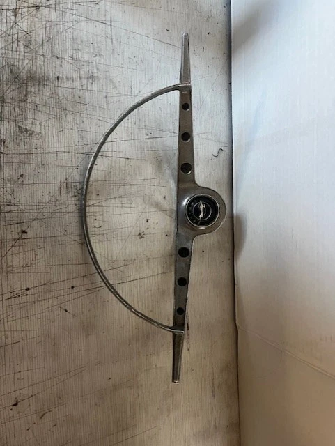 Chevrolet Impala 1963 volante bocina botón moldura anillo OEM GM Foto 1 de 4