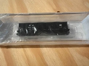 N Scale - (Bowser) 381032H21 4-Bay Coal Hopper "Penn Central" #432620 NIB - Picture 1 of 2