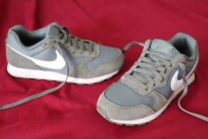 Nike MD Runner 2 Laufschuhe Sneaker Damen grau weiß Gr. EU 39 UK 6 - Bild 1 von 9