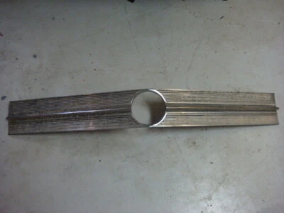 1965 BUICK WILDCAT REAR TRIM PANEL Foto 1 de 4