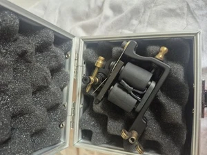 Machine à tatouer à bobines pro – coil tattoo machine – avec coffret aluminium - Imagen 1 de 2