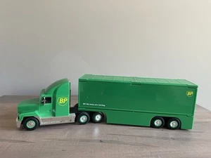 BP Mobile Transforming Gas Station Toy Truck from 1997 - Lights & Sound - Picture 1 of 7