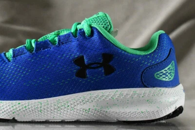 UNDER ARMOUR CARGADO PERSECUCIÓN 2 zapatos para niños NUEVOS Y AUTÉNTICOS, talla EE. UU. (JUVENTUD) 5 Foto 1 de 4