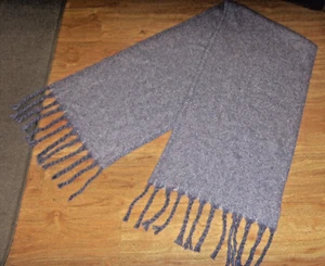 "Bufanda envolvente con flecos trenzados gris salida loft 75"" x 18" - Imagen 1 de 4