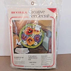 Bucilla Creative Needlecraft #8364 Stiefmütterchen Patch rundes Kissen Kit neu aus altem Lagerbestand ungeöffnet USA - Bild 1 von 2