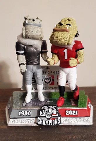 Limited Edition #102 UGA Bulldogs 4X National Champions Then and Now Bobbleheads Cover