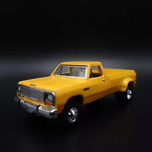 Dodge Ram D350 1982 82 camioneta pickup doble escala 1/64 diorama coche modelo diecast - Imagen 1 de 7