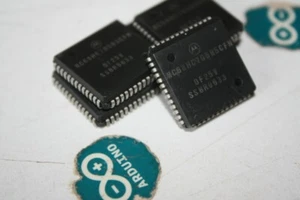 M68HC705B5CNF 68HC705 Mikrocontroller MOTOROLA PLCC44 -1Stk (SC-5) - Bild 1 von 4