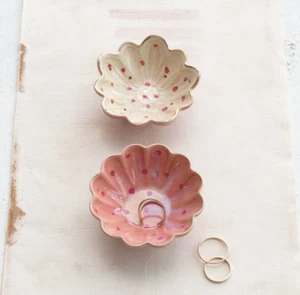 NEW! Set/2 Flower Shaped Stoneware Trinket Dishes Pink/White Gold Electroplating - Picture 1 of 4