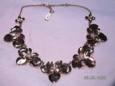 ...Jessica Simpson...Collar Tono Dorado, Cristales Paneles Florales... Foto 1 de 4