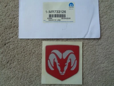 1995 1996 1997 1998 2000 DODGE AVENGER ПЕРЕДНИЙ БАМПЕР РАМ ЭМБЛЕМА MR733126 OEM - Изображение 1 из 4