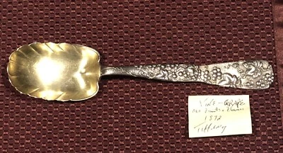 Cuchara de bayas de plata esterlina Vine by Tiffany and Co forma de hoja GW con uvas 8 5/8" Foto 1 de 4