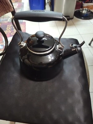Chantal Whistling Stove Top Tetera Negro Esmalte Acero Metal 2 Cuartos Foto 1 de 4