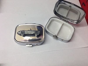 Austin Healey 3000 Mk1 Ref22 Zinnoptik Auto Emblem auf silberner Metall Pillendose - Bild 1 von 1