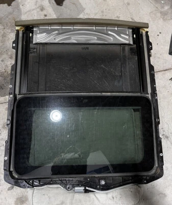 ✅OEM BMW 335i E92 Coupe Sunroof Track Panel Assembly With Glass 7046159 - Image 1 of 4