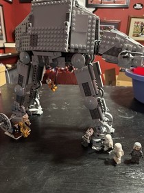Lego Star Wars 8129 AT-AT W/Minifigs