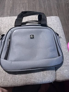TAG Carry On Duffle Travel Bag Grey W/Toiletry Bag Set Adjustable Strap - Picture 1 of 9