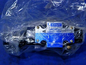 TOKIMEC DG4V-3-2A-M-P7-H-7-54 DIRECTIONAL CONTROL VALVE 24 VDC COIL NEW IN BOX - Picture 1 of 7