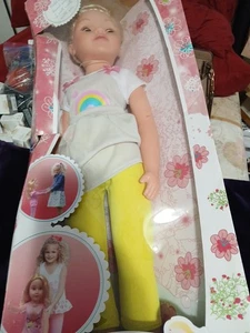 Muñeca Uneeda Wispy Walker 27 pulgadas cabello rubio, ojos azules, top rosa y capris - Imagen 1 de 1