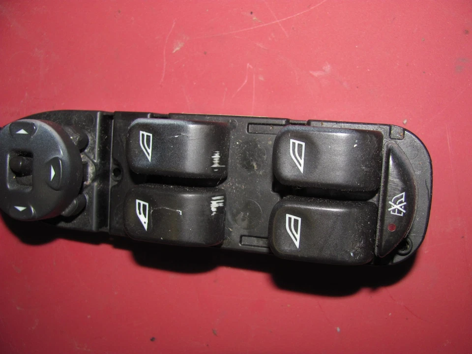 INTERRUPTOR VENTANA MAESTRO JAGUAR TIPO X 2001-2002-2003-2004-2005-2006-2007-2008  Foto 1 de 1