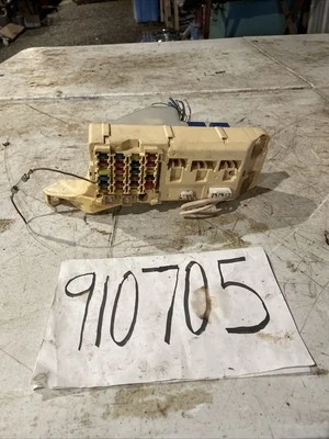 OEM 1995 1996 1997 Lexus LS400 Under Dash Fuse Relay Junction Box Assembly - Image 1 of 4