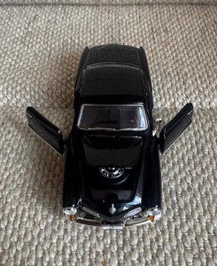 Karmann Ghia 1966 | Maßstab 1:28 | schwarz | neu | Türen+Motorhaube zum Öffnen - Bild 1 von 7