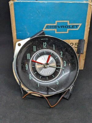 НОВЫЙ ИЗ СТАРЫХ ЗАПАСОВ 1965 CHEVROLET CHEVELLE АКСЕССУАР ПРИБОРНОЙ ПАНЕЛИ ЭЛЕКТРИЧЕСКИЕ ЧАСЫ 986256 - Изображение 1 из 4