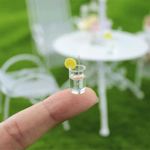 Casa de Muñecas Miniatura Cocina Transparente Limón Agua Taza Comida Bebida Bar Decoración Fiesta Juguete - Imagen 1 de 6