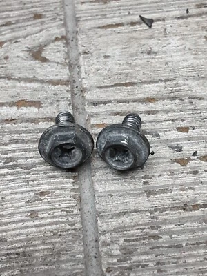 14 Suzuki SFV650 2014 transmisión trasera cadena protector cubierta protector pernos (cantidad: Tw0) Foto 1 de 4