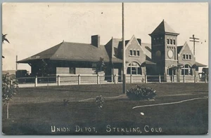 STERLING CO ESTACIÓN DE TREN DEPÓSITO DE FERROCARRIL ANTIGUA FOTO REAL POSTAL RPPC - Imagen 1 de 2