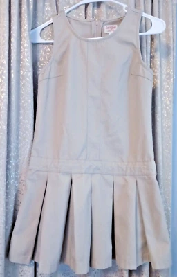 Falda plisada de una pieza beige para niña uniformes escolares Cat & Jack talla 10 Foto 1 de 4