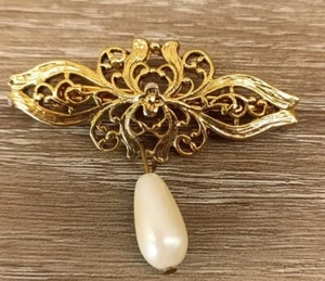 Broche de Colección Estilo Barra con Imitación Cuelga Perla Lágrima Tono Dorado Envío Gratis - Imagen 1 de 5